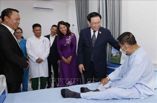 国会主席王廷惠参观老挝La Vie国际医院